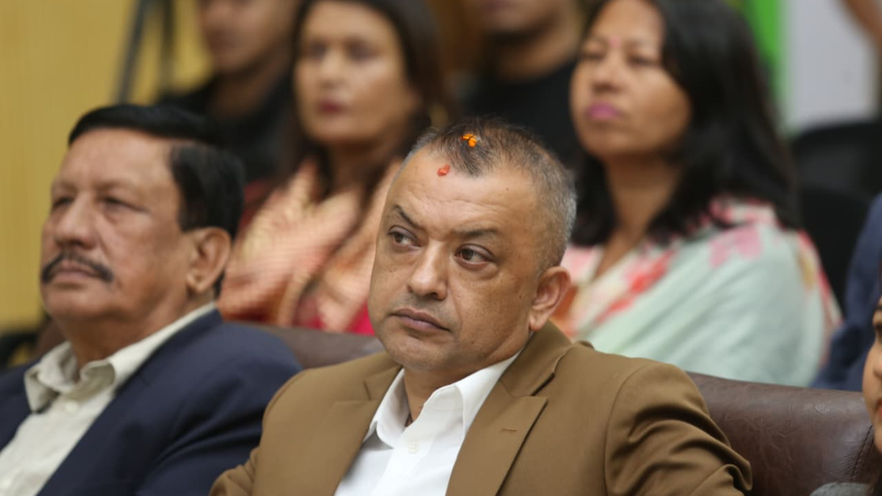 मन्त्रीको सम्पत्तिबारे व्यापक प्रश्न उठेपछि ध्यान मोड्न सुकुम्बासी बस्तीमा डोजर चलाइयो– गगन थापा