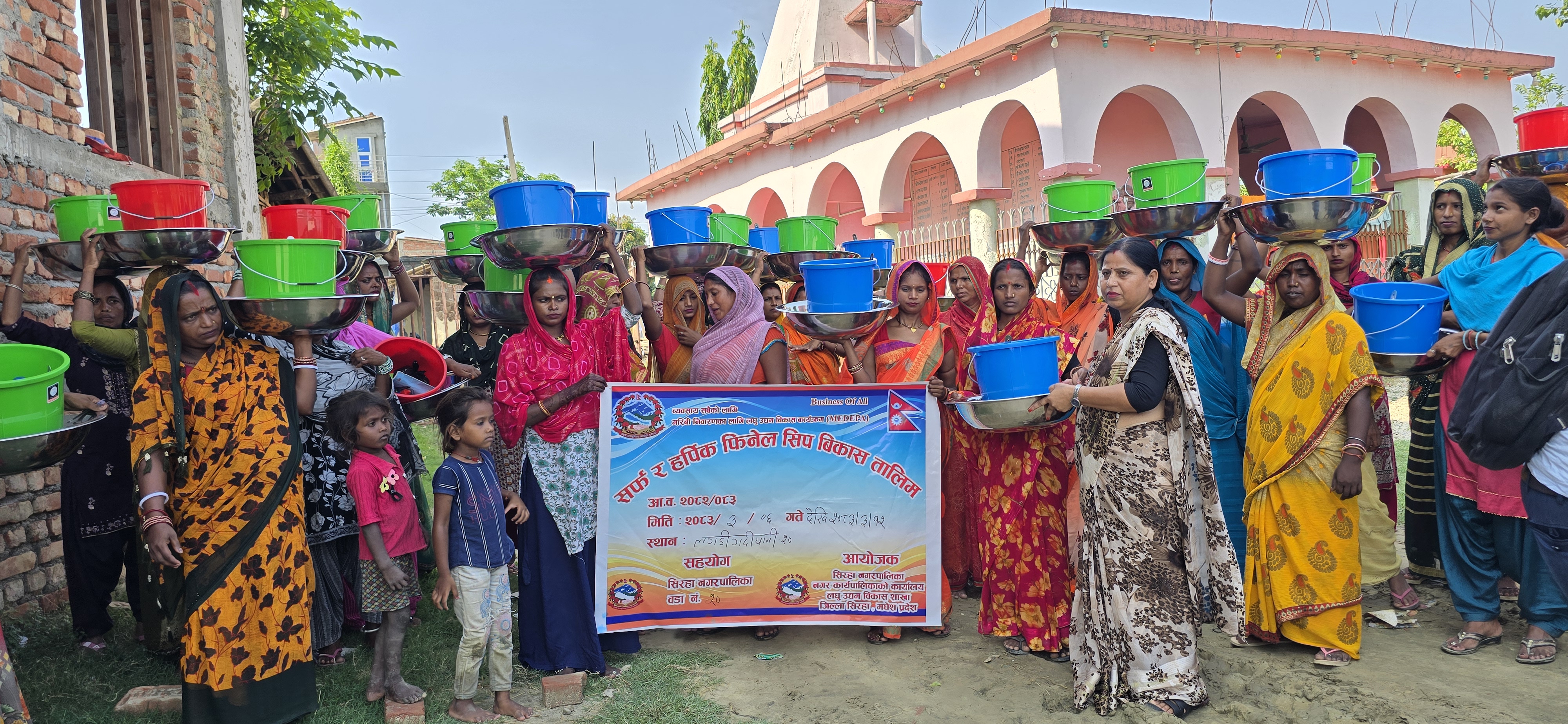 महिलालाई आत्मनिर्भर बनाउन सर्फ, हार्पिक र फिनेल तालिम