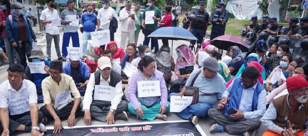 सडकमा निस्किए सुकुम्बासी, माइतीघरमा प्रदर्शन