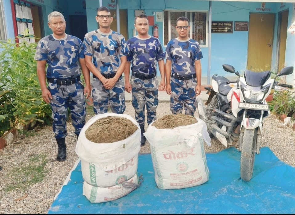 सिरहामा ४९ किलो ७६० ग्राम गाँजासहित भारतीय मोटरसाइकल बरामद