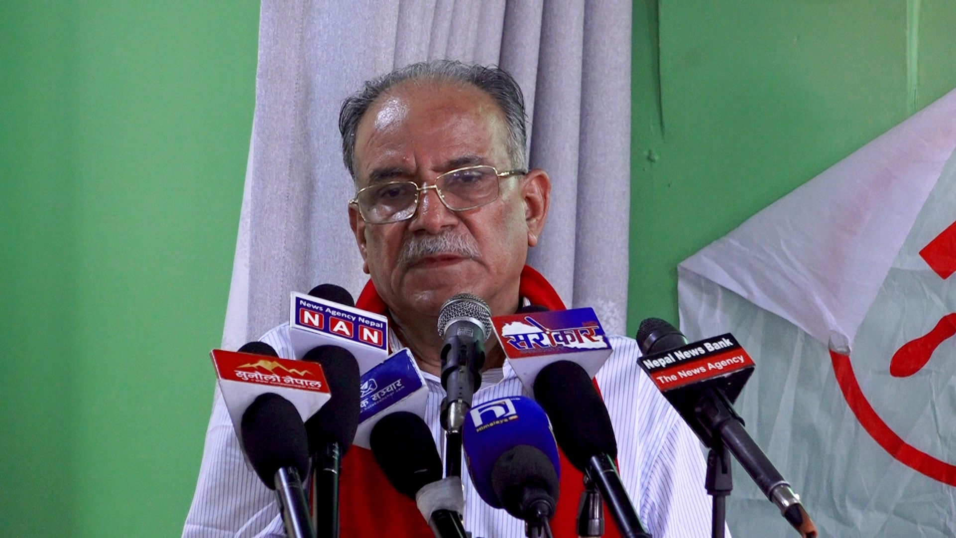 रोपाइँ सकिँदासमेत मल छैन, सरकारले सहज आपूर्ति सुनिश्चित गरोस् -प्रचण्ड