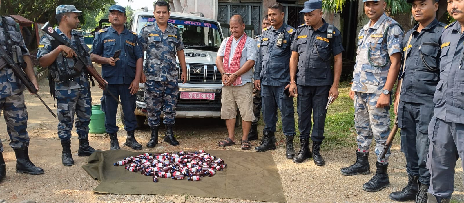 सिरहामा स्कारपियोबाट १२३ बोतल कोरेक्स सी लागुऔषध बरामद, चालक पक्राउ
