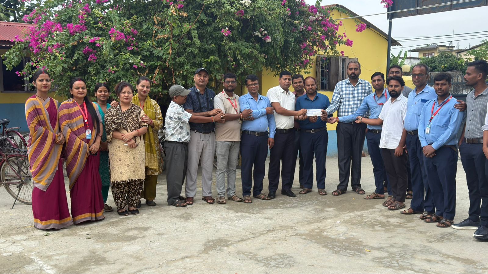 भोटेकोशी बाढीपीडितका लागि मर्निङ पर्ल एकेडेमीको १ लाख ६ हजार ९७५ सहयोग