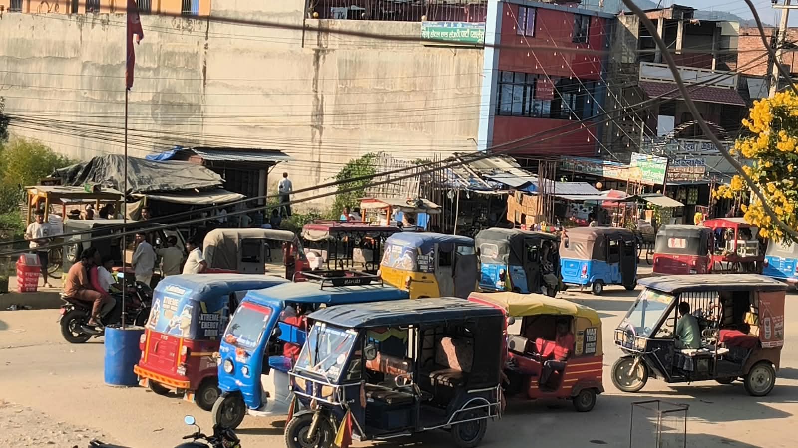 मिर्चैयामा अव्यवस्थित अटो पार्किङ, व्यापार प्रभावित
