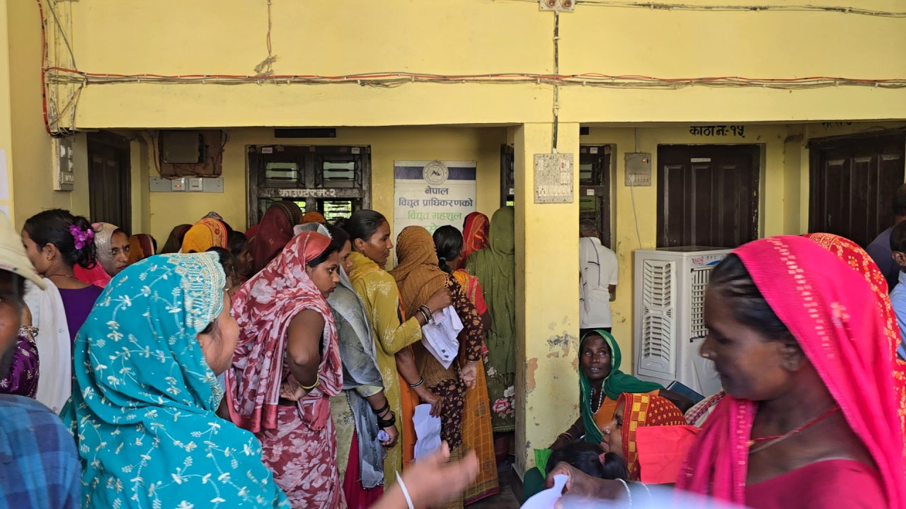 सिरहा वितरण केन्द्रमा केवाईसी भर्नेको भिड