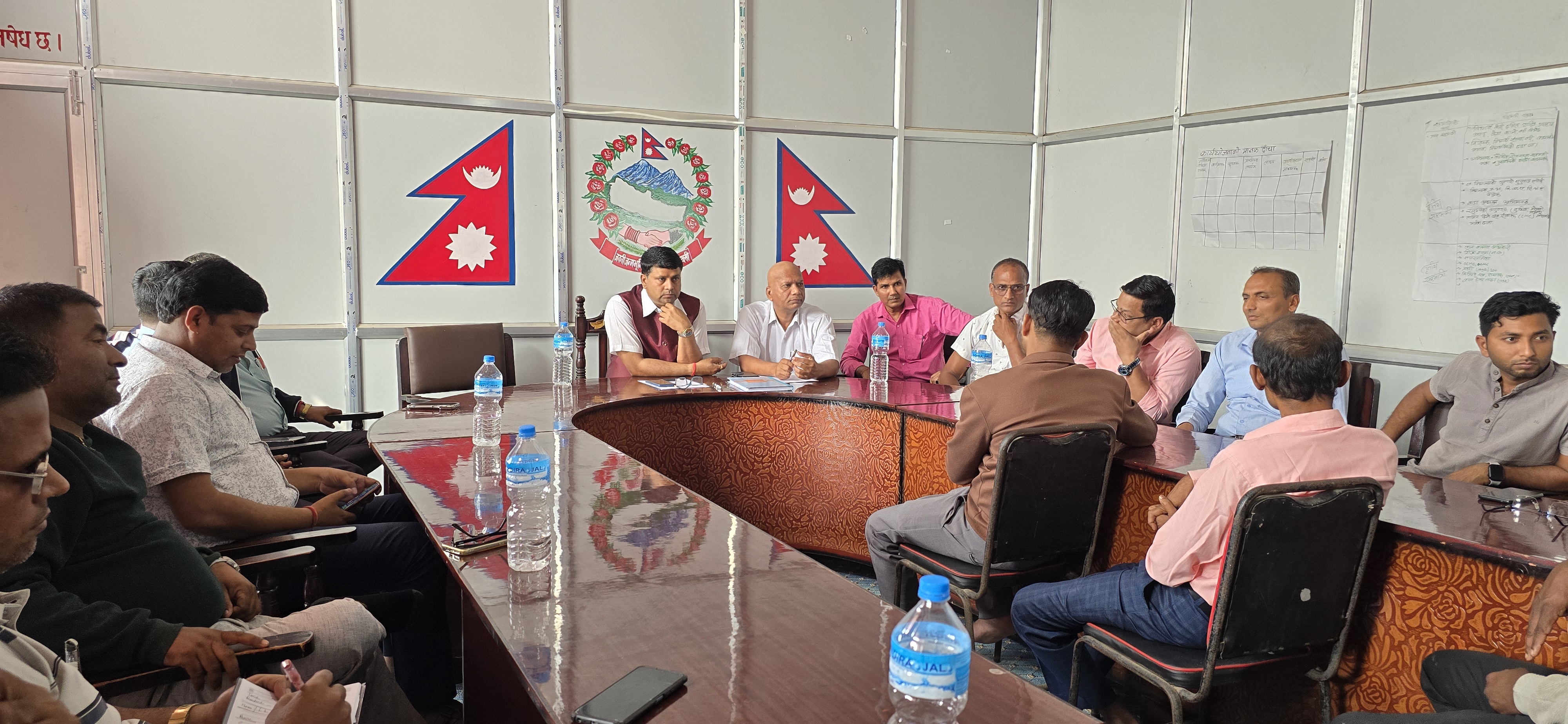 सिरहा नगरपालिकामा संस्थागत विद्यालयसँग मेयरको छलफल, पाठ्यपुस्तक एकरूपतामा पुनः जोड