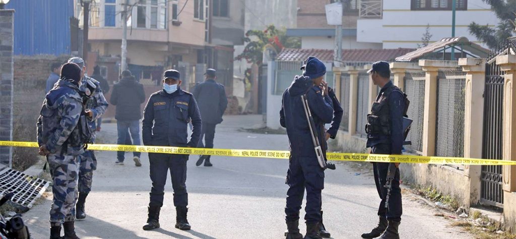 काठमाडौंको मुलपानीबाट प्रहरीले गोली चलाएर समात्यो १० लुटेरा