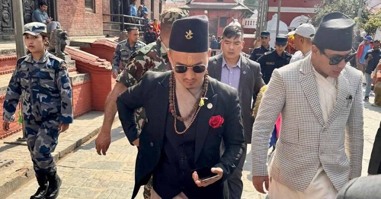 गृहमन्त्री गुरुङद्वारा पशुपति मन्दिरको दर्शन तथा पूजाअर्चना