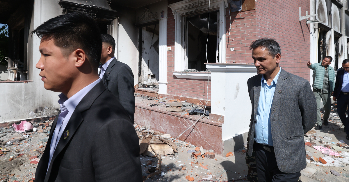 पूर्व राष्ट्रपति भण्डारीको घर अवलोकन गर्न चपली पुगे गृहमन्त्री