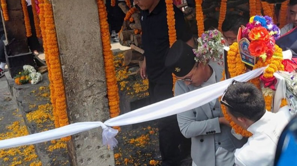 गृहमन्त्री गुरुङले बोके इन्स्पेक्टर लामाको शव