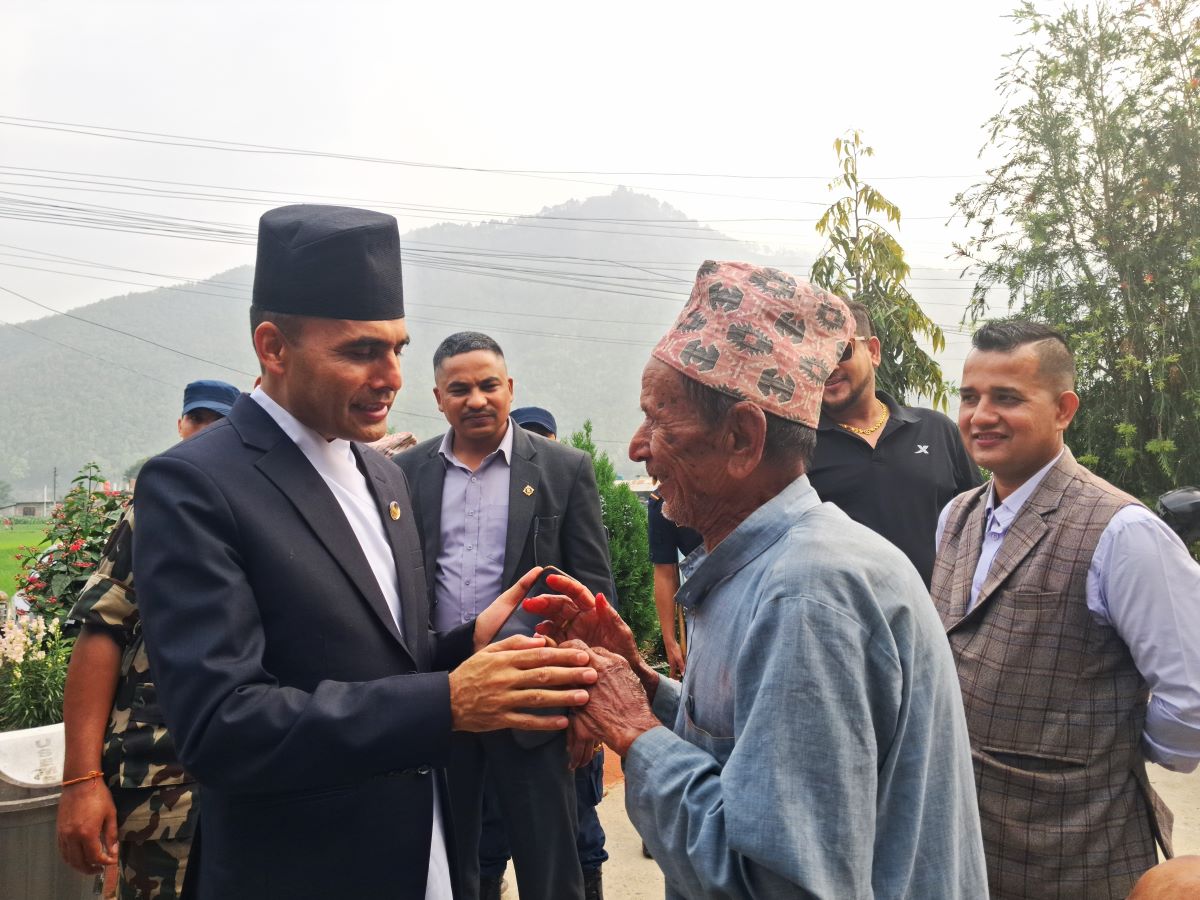 सञ्चारमन्त्रीको आग्रह: सामाजिक सञ्जालका सूचना जाँचेर मात्र विश्वास गर्नुपर्ने